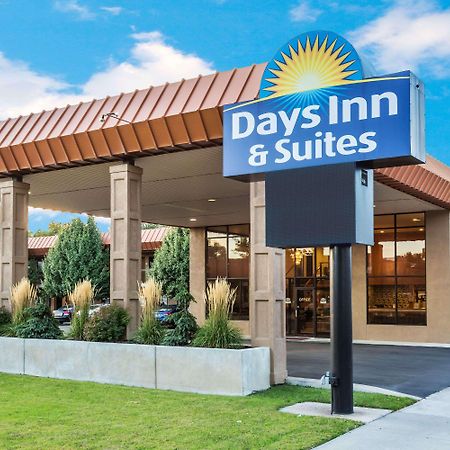 Days Inn & Suites By Wyndham לוגאן מראה חיצוני תמונה